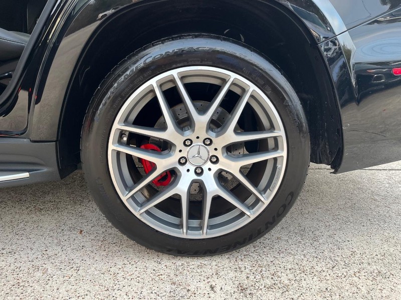 Mercedes-Benz GLS 63 AMG Vehicle Full-screen Gallery Image 30