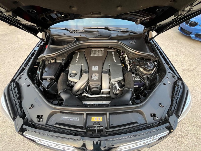 Mercedes-Benz GLS 63 AMG Vehicle Full-screen Gallery Image 31