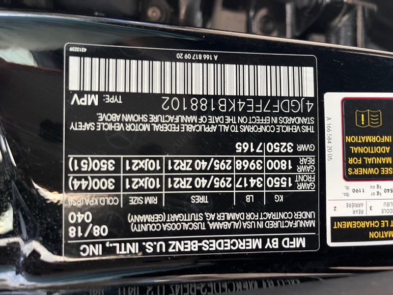 Mercedes-Benz GLS 63 AMG Vehicle Full-screen Gallery Image 32