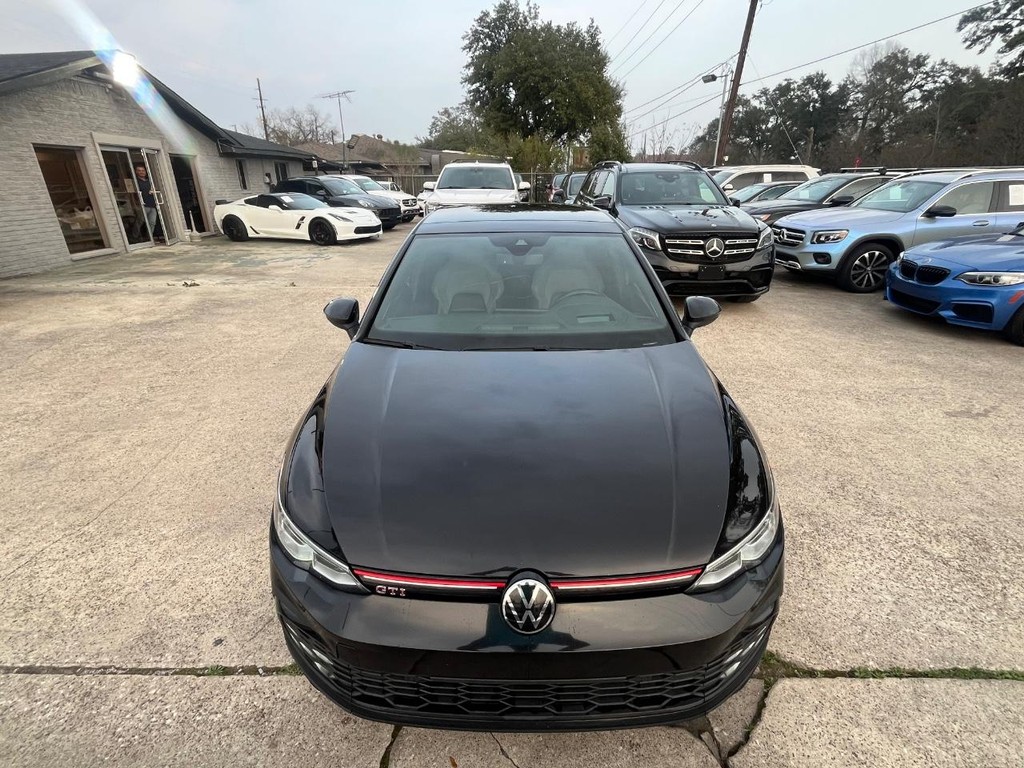 Volkswagen Golf GTI Vehicle Full-screen Gallery Image 02