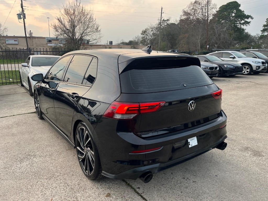 Volkswagen Golf GTI Vehicle Full-screen Gallery Image 08