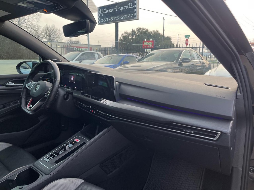 Volkswagen Golf GTI Vehicle Full-screen Gallery Image 13