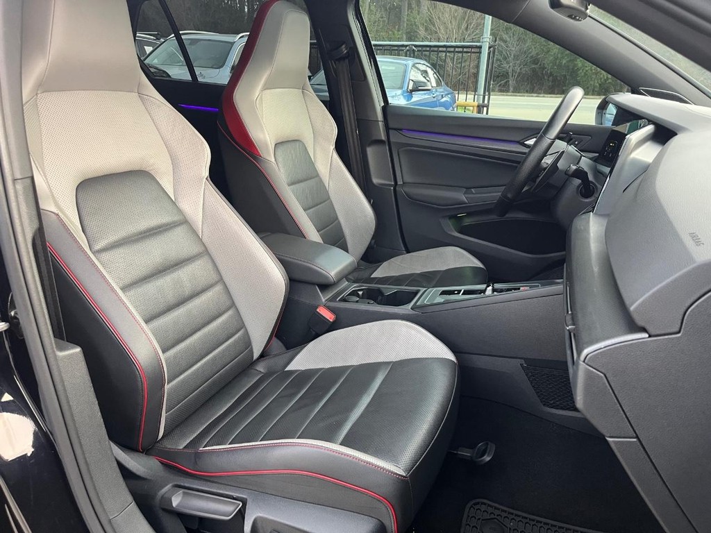 Volkswagen Golf GTI Vehicle Full-screen Gallery Image 14