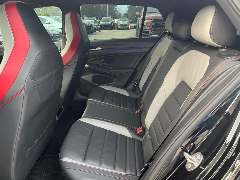 Volkswagen Golf GTI Vehicle Full-screen Gallery Image 18