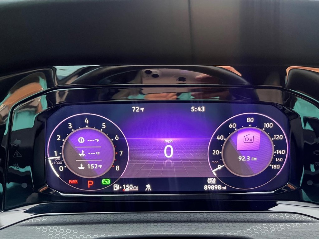 Volkswagen Golf GTI Vehicle Full-screen Gallery Image 21