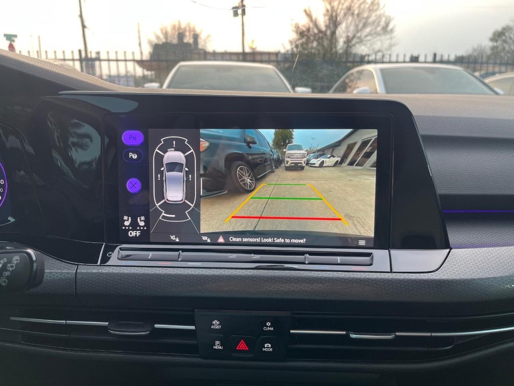 Volkswagen Golf GTI Vehicle Full-screen Gallery Image 23