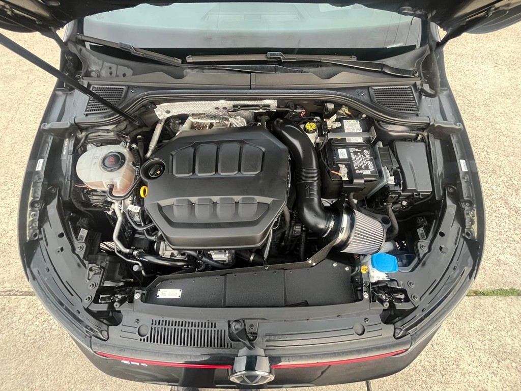 Volkswagen Golf GTI Vehicle Full-screen Gallery Image 29