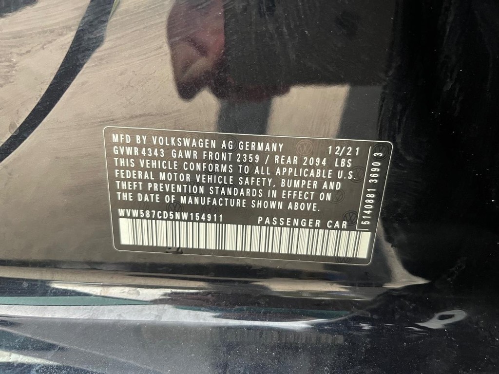 Volkswagen Golf GTI Vehicle Full-screen Gallery Image 30