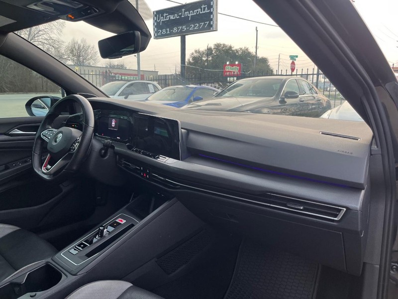 Volkswagen Golf GTI Vehicle Full-screen Gallery Image 13