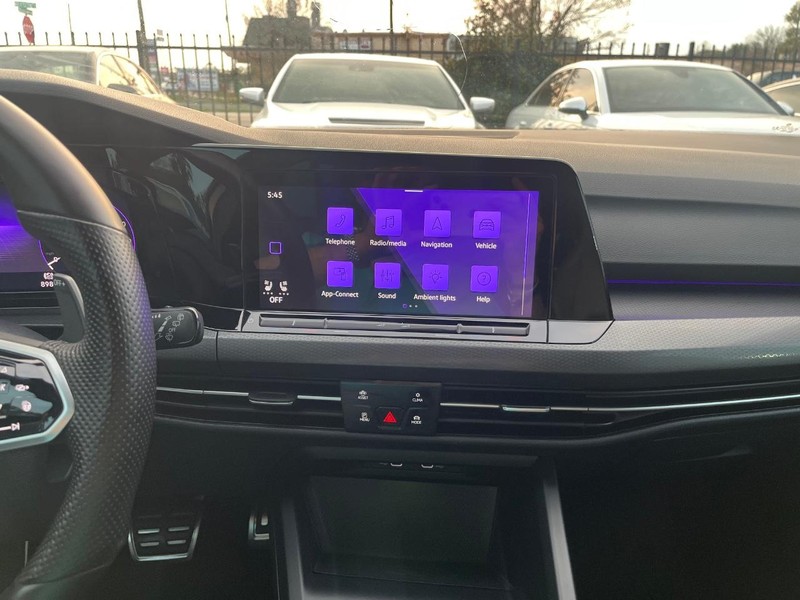 Volkswagen Golf GTI Vehicle Full-screen Gallery Image 24