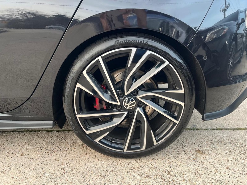 Volkswagen Golf GTI Vehicle Full-screen Gallery Image 28