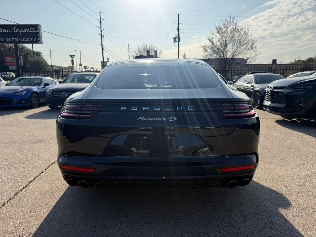 Porsche Panamera Vehicle Full-screen Gallery Image 07