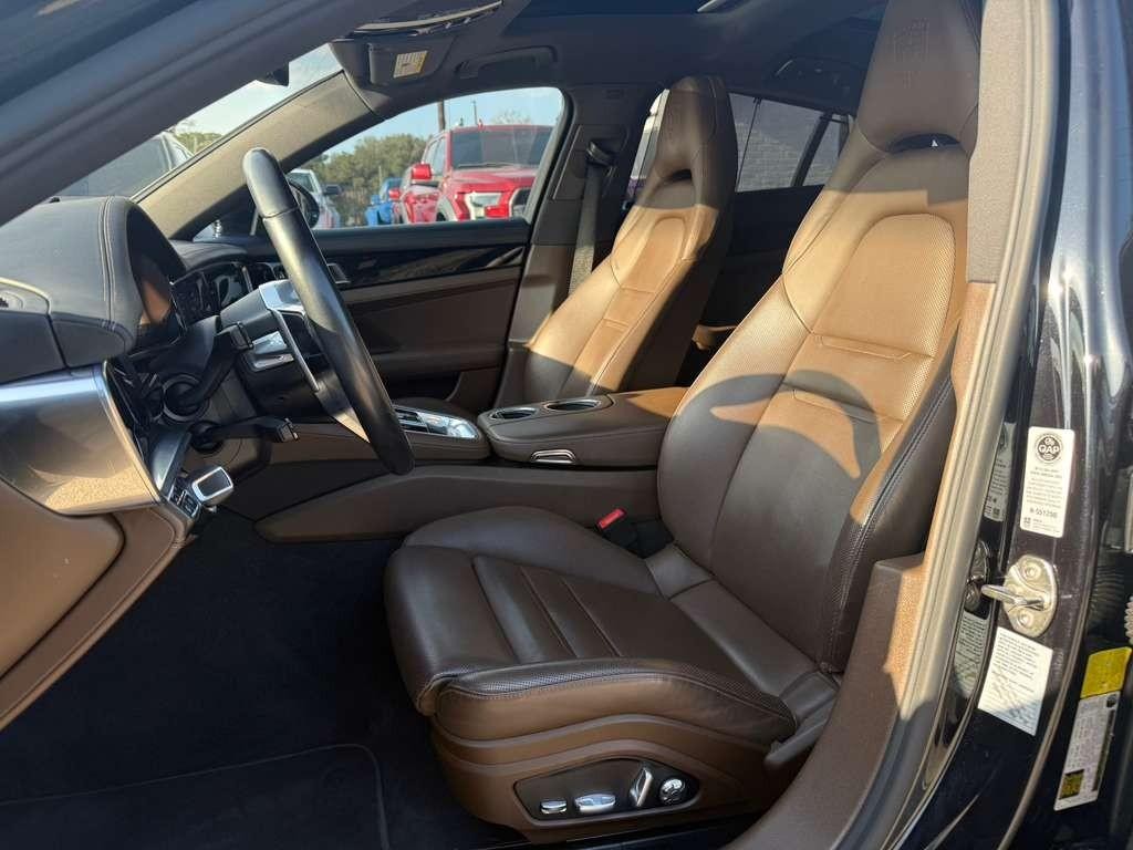 Porsche Panamera Vehicle Full-screen Gallery Image 11