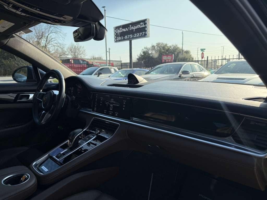 Porsche Panamera Vehicle Full-screen Gallery Image 13