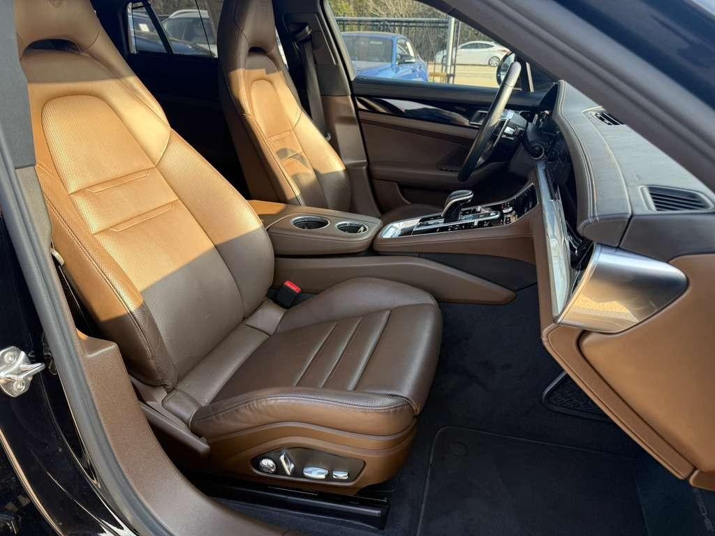 Porsche Panamera Vehicle Full-screen Gallery Image 14