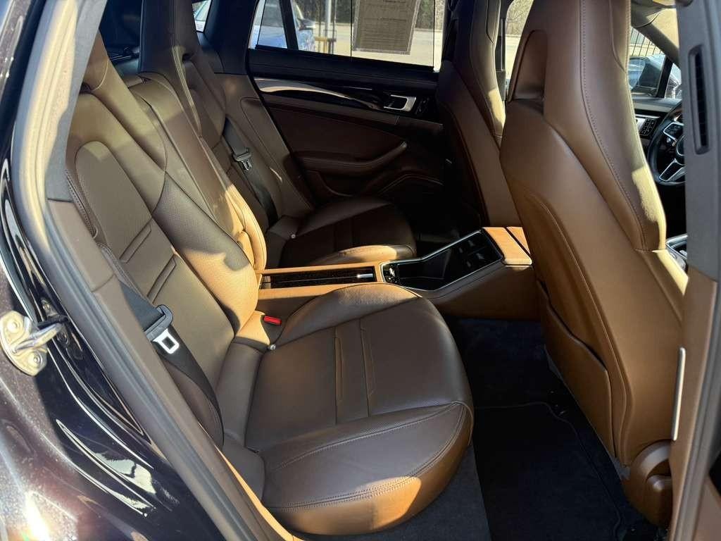 Porsche Panamera Vehicle Full-screen Gallery Image 16