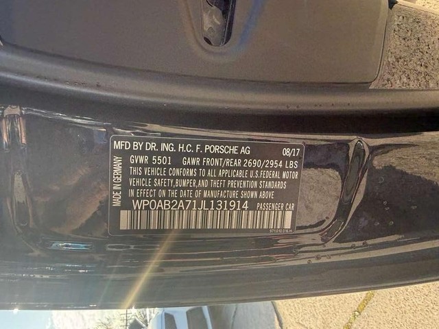 Porsche Panamera Vehicle Full-screen Gallery Image 30