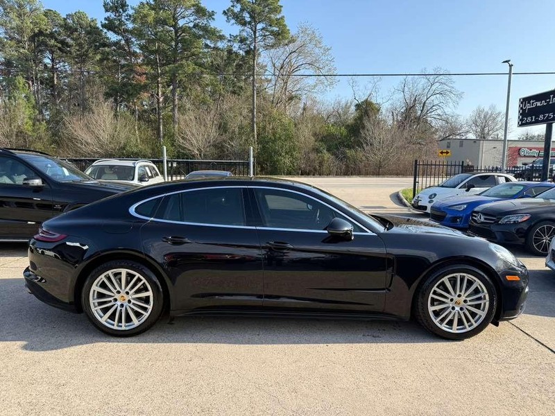 Porsche Panamera Vehicle Full-screen Gallery Image 05