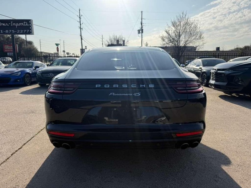 Porsche Panamera Vehicle Full-screen Gallery Image 07