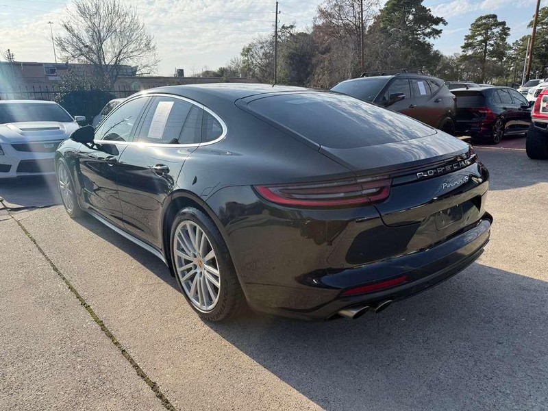 Porsche Panamera Vehicle Full-screen Gallery Image 08