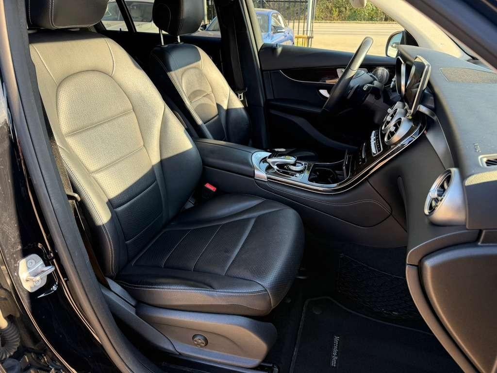 Mercedes-Benz GLC 300 Vehicle Full-screen Gallery Image 14