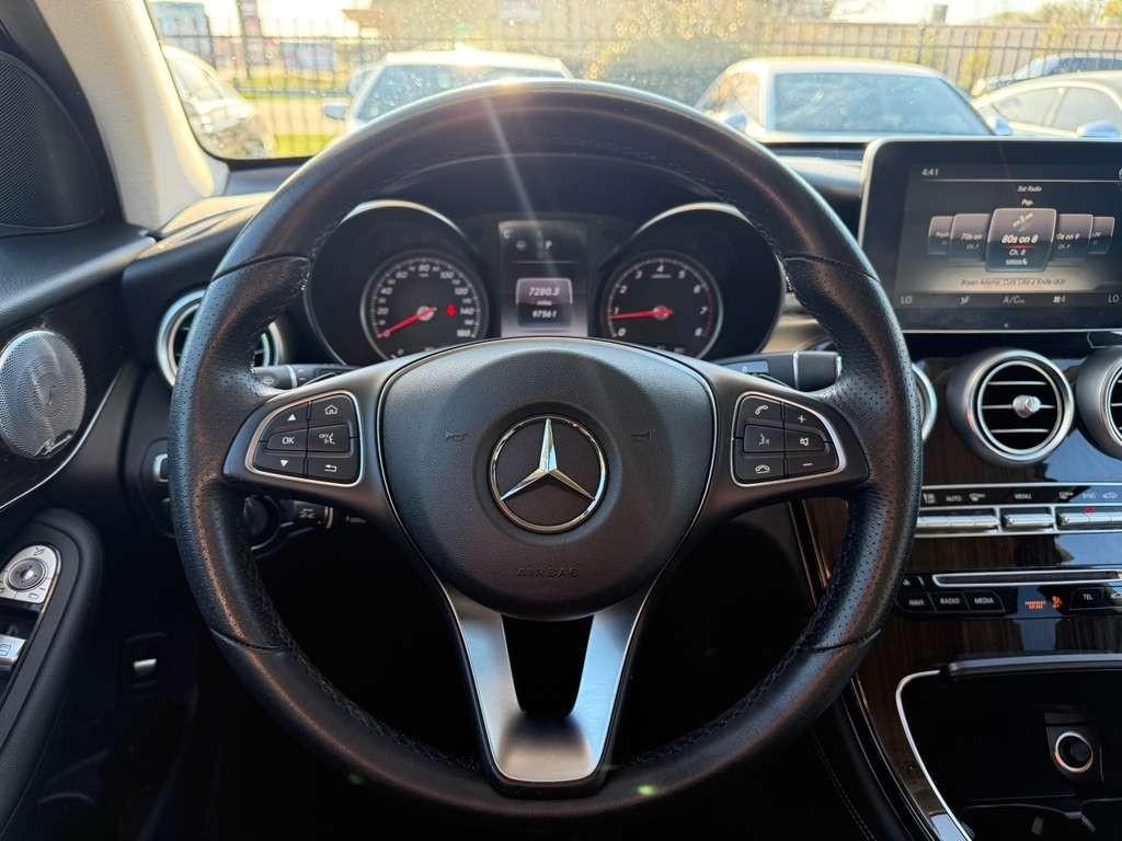 Mercedes-Benz GLC 300 Vehicle Full-screen Gallery Image 20