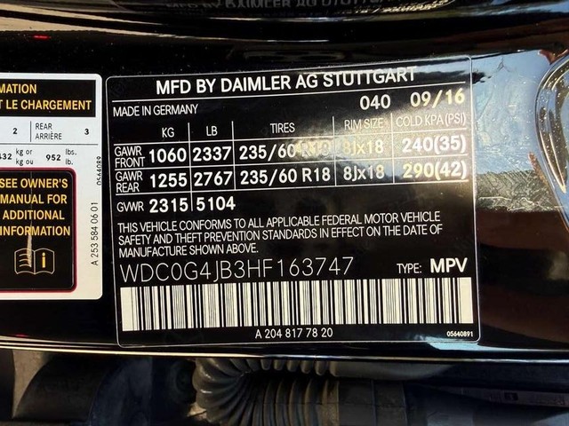 Mercedes-Benz GLC 300 Vehicle Full-screen Gallery Image 29