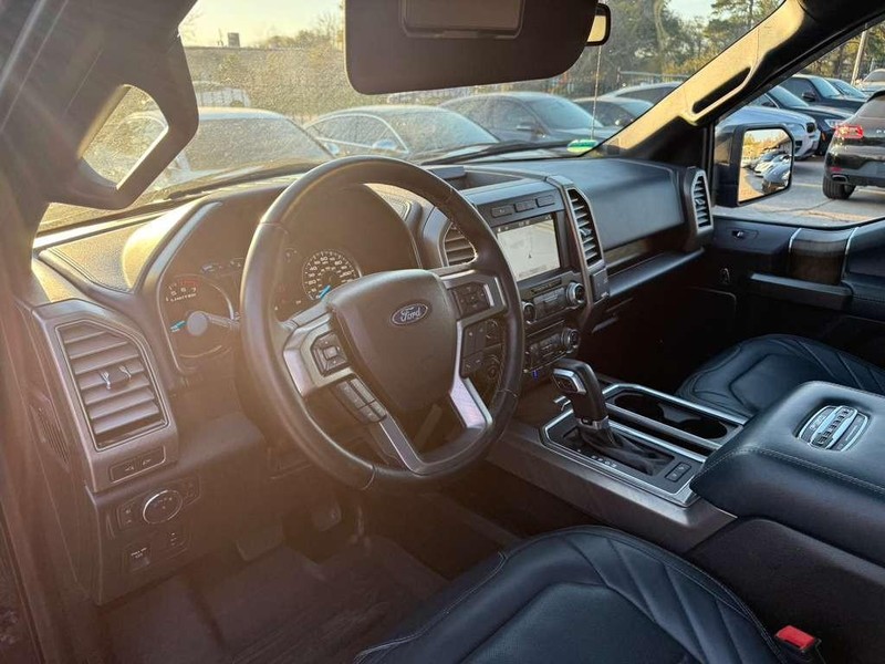 Ford F-150 Vehicle Full-screen Gallery Image 11