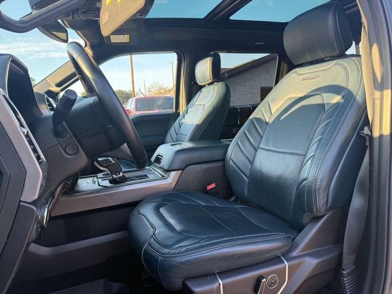 Ford F-150 Vehicle Full-screen Gallery Image 12