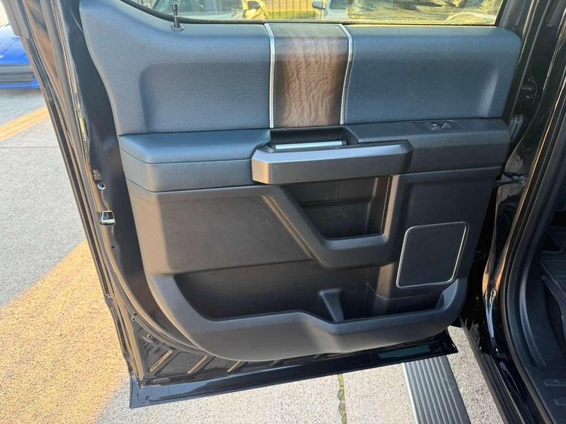 Ford F-150 Vehicle Full-screen Gallery Image 13