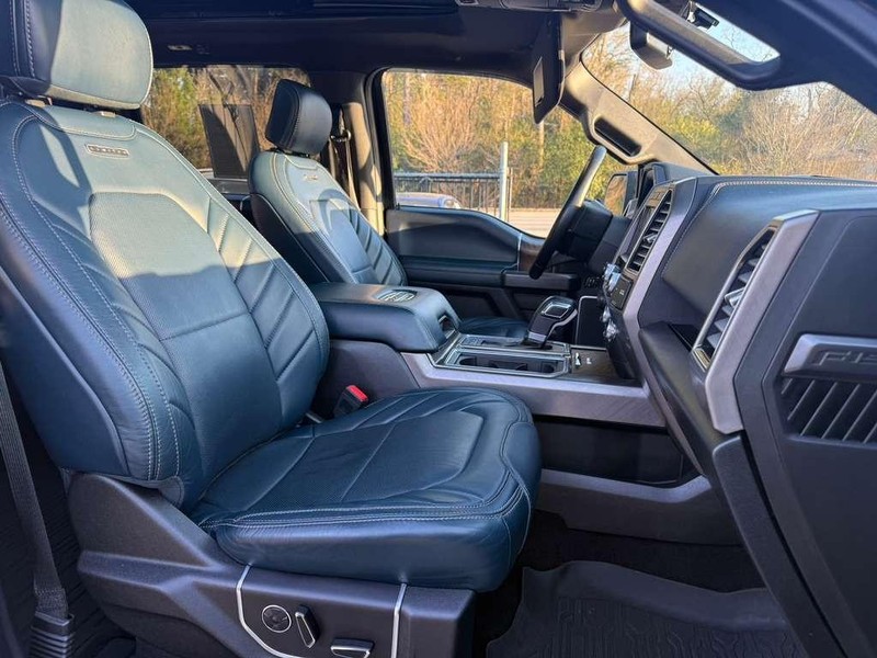 Ford F-150 Vehicle Full-screen Gallery Image 15