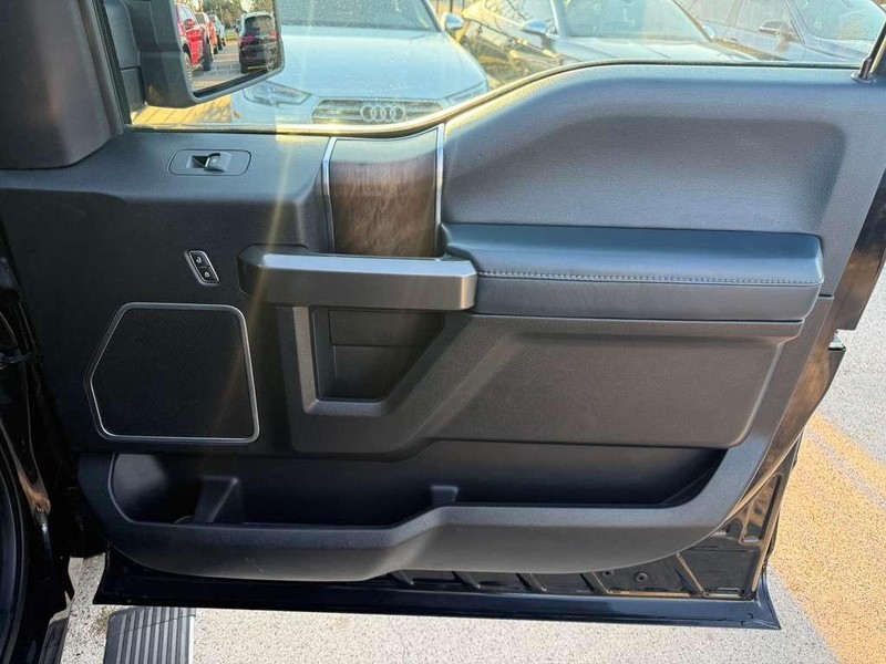 Ford F-150 Vehicle Full-screen Gallery Image 16