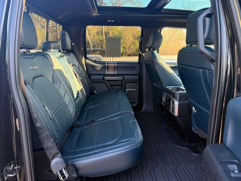 Ford F-150 Vehicle Full-screen Gallery Image 17