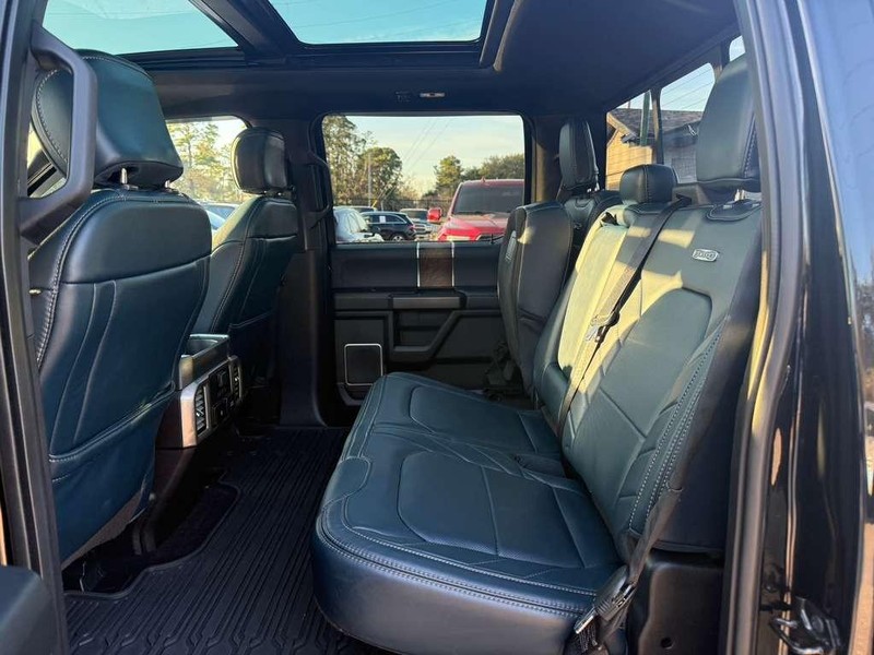 Ford F-150 Vehicle Full-screen Gallery Image 19