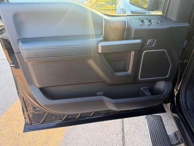 Ford F-150 Vehicle Full-screen Gallery Image 20