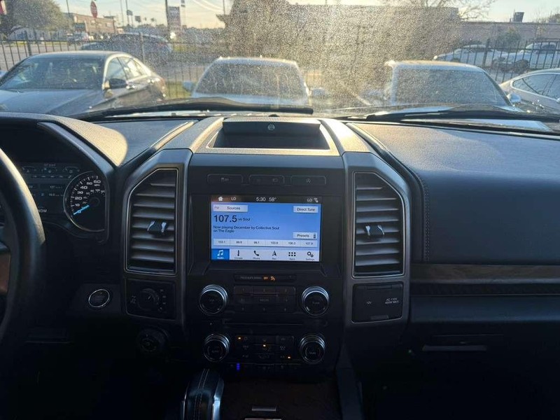 Ford F-150 Vehicle Full-screen Gallery Image 23