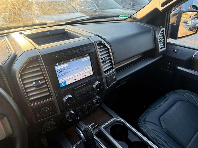 Ford F-150 Vehicle Full-screen Gallery Image 24