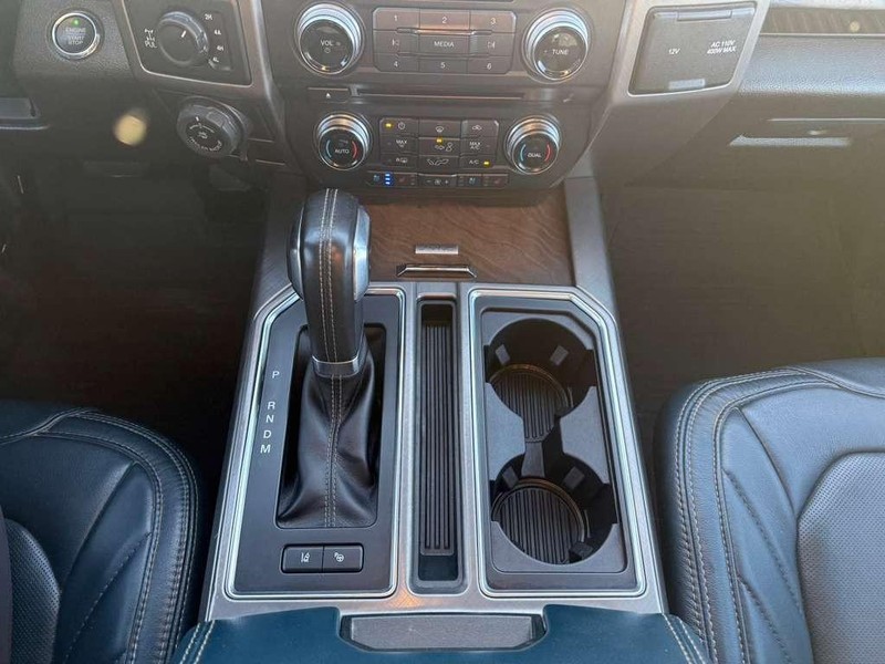 Ford F-150 Vehicle Full-screen Gallery Image 25