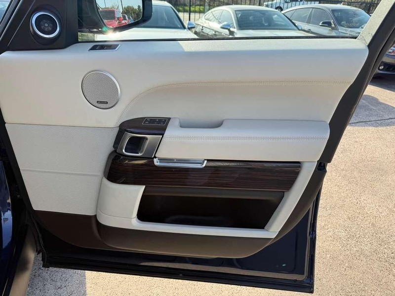Land Rover Range Rover Vehicle Full-screen Gallery Image 15