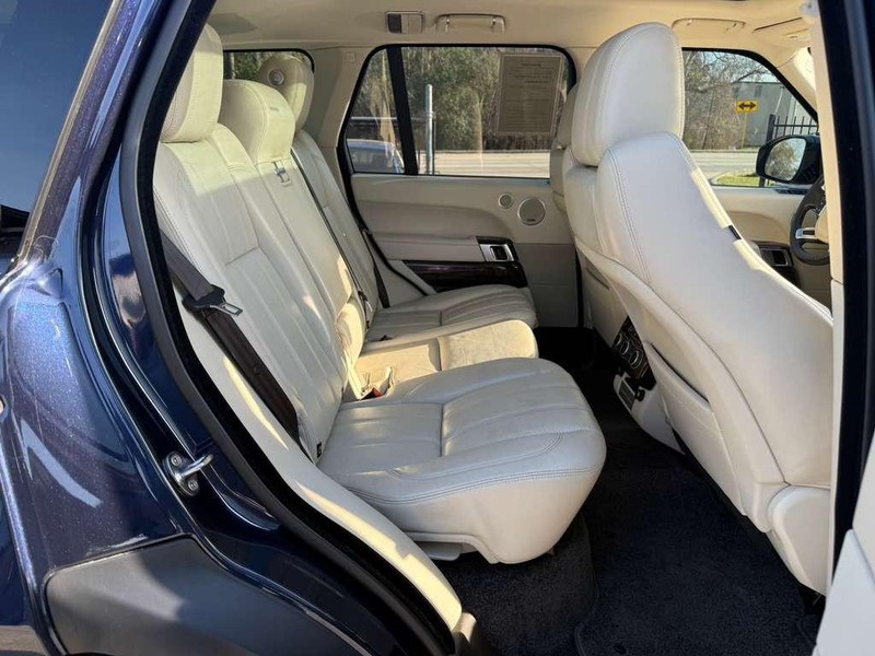 Land Rover Range Rover Vehicle Full-screen Gallery Image 16