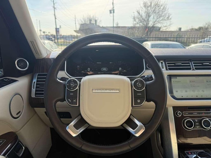 Land Rover Range Rover Vehicle Full-screen Gallery Image 19