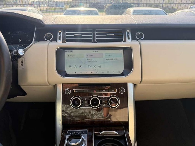 Land Rover Range Rover Vehicle Full-screen Gallery Image 21