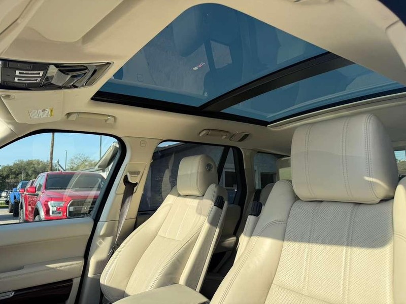 Land Rover Range Rover Vehicle Full-screen Gallery Image 26