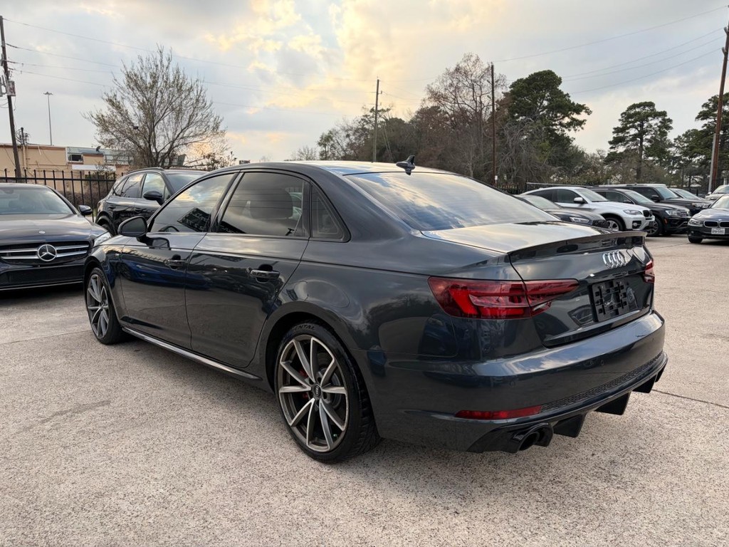 Audi A4 Vehicle Full-screen Gallery Image 08