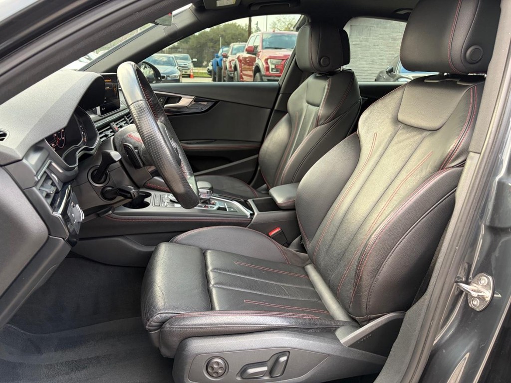 Audi A4 Vehicle Full-screen Gallery Image 11