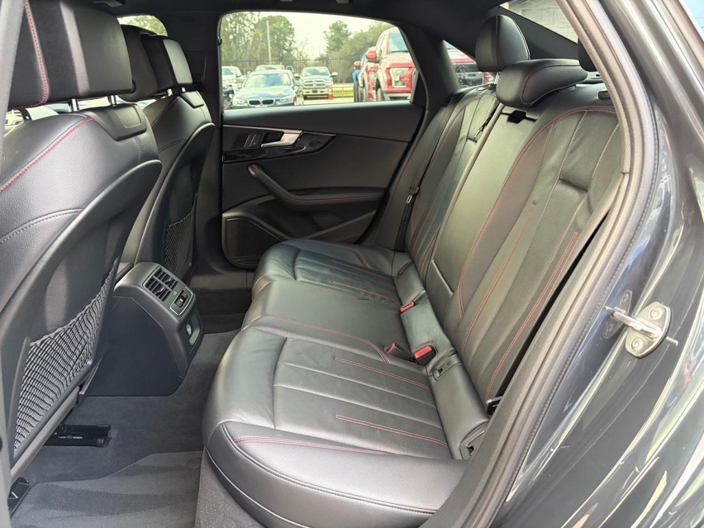 Audi A4 Vehicle Full-screen Gallery Image 16