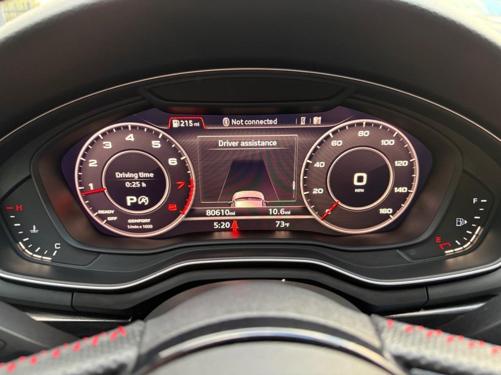 Audi A4 Vehicle Full-screen Gallery Image 21