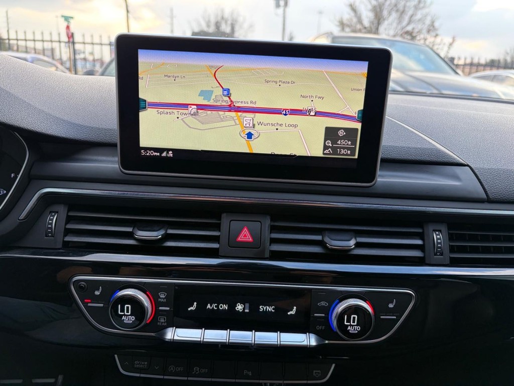 Audi A4 Vehicle Full-screen Gallery Image 23