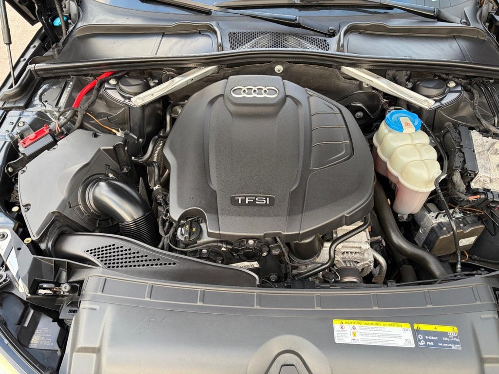 Audi A4 Vehicle Full-screen Gallery Image 29