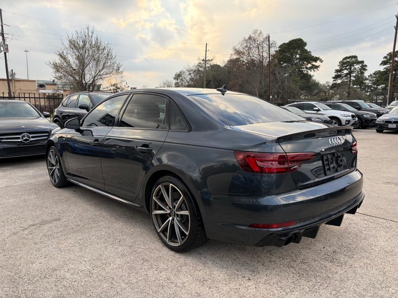 Audi A4 Vehicle Full-screen Gallery Image 08